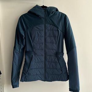 Lululemon Down for it All jacket - size 6 - Night diver